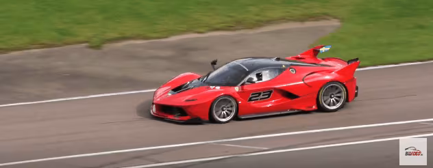 Ferrari FXX K på vej i pit